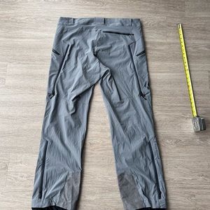 Black Diamond XL, men’s snowboarding pants. Super warm pants.